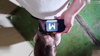 【69堂午夜视频】学校正式老师天台露出，逼里夹着别人的精子带回家给老公