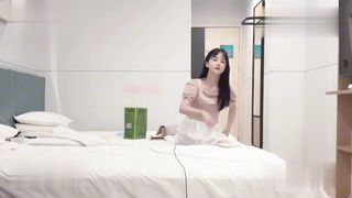 【69堂午夜视频】18岁小萝莉，清纯小白虎，被插得白浆流到菊花