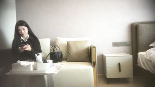 【69堂午夜视频】刚下海妹子的姿势都还很生疏，给她进行了一系列动作指导，干得妹妹直唿受不了