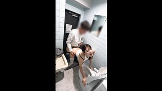 【69堂午夜视频】在公共洗手间做爱真的让我湿透了