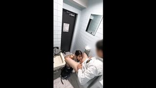 【69堂午夜视频】在公共洗手间做爱真的让我湿透了