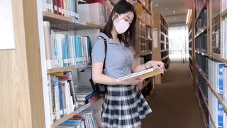 【69堂午夜视频】在图书馆看书被偷看「你要看就要负责到底阿!」