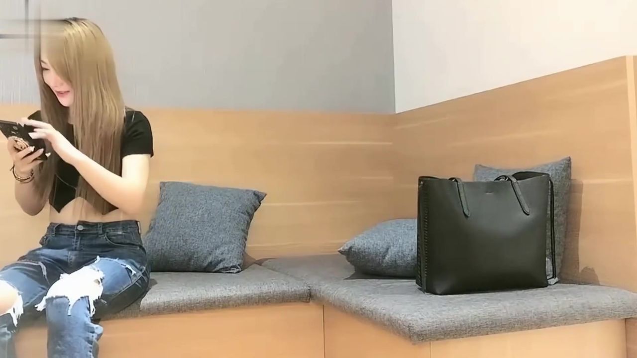 【69堂午夜视频】好舒服 身材苗条小娇乳多毛穴 69吃鸡舔逼 被小哥快操猛怼操的娇喘不停