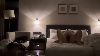 【69堂午夜视频】刚一见面就靠我怀里撒娇，像别人家出来偷情的小媳妇似的，灯一关整个人都骚起来了，主动打开腿让我玩白虎逼