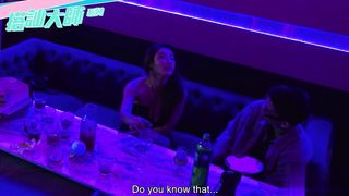 【69堂午夜视频】搭讪游戏书呆子赢得挑战与可爱黑发女郎发生性关系