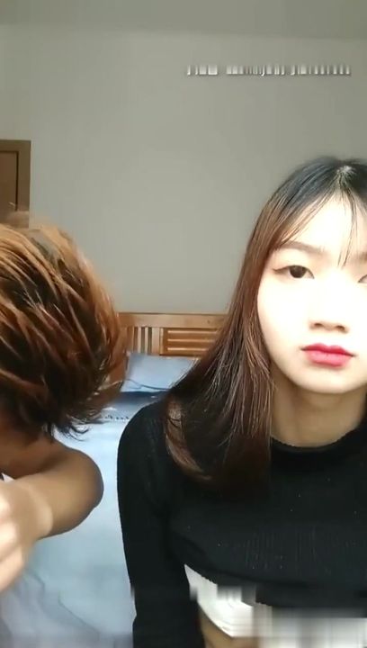 【69堂午夜视频】爸妈出去玩换妻姐弟俩在家里搞乱伦趁爸妈不在家禁忌激情猛干内射