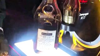 【69堂午夜视频】带妹妹去酒吧蹦迪忽悠她把洋酒当水喝喝多后去宾馆把她操舒服了她开始笑得多开心后面就有多狼狈无水印版