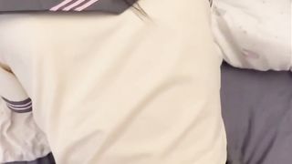 【69堂午夜视频】幼态萝莉反差穿红丝袜一开始说跟你做好舒服后来发现情况不对了一直叫喊着不要了