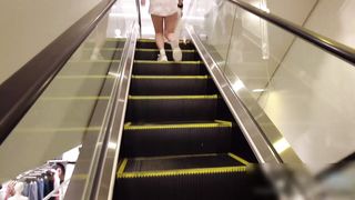 【69堂午夜视频】商场更衣室在顾客面前激情性爱