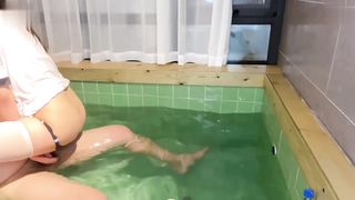 【69堂午夜视频】白丝萝莉浴室猛操双马尾少女无套抽插内射中出