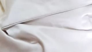 【69堂午夜视频】表弟趁着表姐夫不在家勾引表姐抓着表姐的奶子按着操姐姐叫声太淫荡了