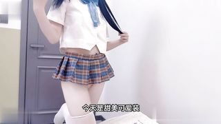 【69堂午夜视频】女儿被我调教成骚母狗妈妈还在客厅看电视看着齐逼小短裙就跑我房间让我操