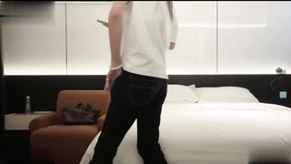 【69堂午夜视频】吃肉棒像吃冰棒一样津津有味中间两次偷偷拔套差点被她发现