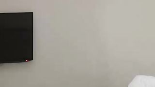 00年小骚骚全裸大黑牛自慰和炮友啪啪，口交上位骑乘自己动掰穴特写自摸，搞完不够爽再大黑牛插入