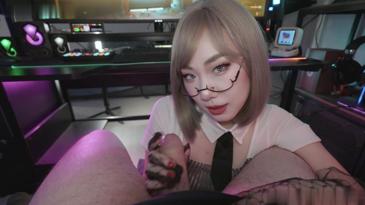 【69堂午夜视频】不要打游戏了跟我一起玩吧打游戏时遇到AI少女口交取精