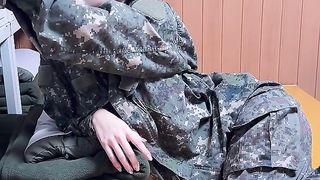 【69堂午夜视频】女兵月经期间勾引排长被后入内射