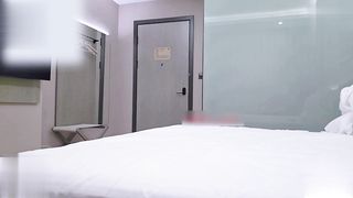 【69堂午夜视频】学生妹逼很紧还是个白虎干的很舒服